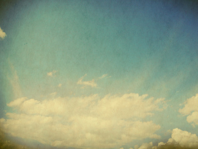白云在蔚蓝的天空中复古风格