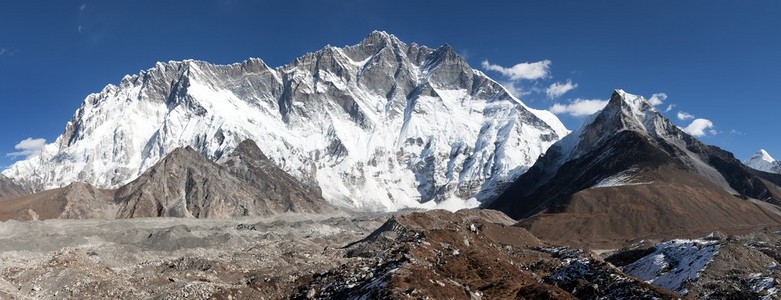 登上洛子峰和岛峰的全景