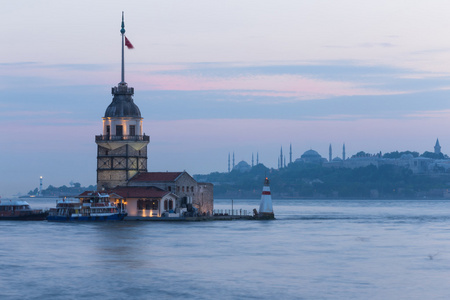 在伊斯坦布尔，土耳其少女塔