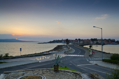 保加利亚黑海海岸内塞巴尔湾上空的日出