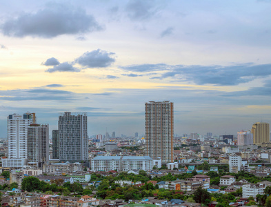 在那黄昏时分，泰国曼谷市容现代建筑