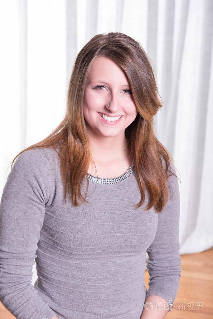 dropletn01tverk肖像年轻漂亮的女人