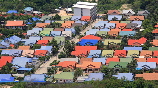 色彩缤纷的房子屋顶鸟瞰图