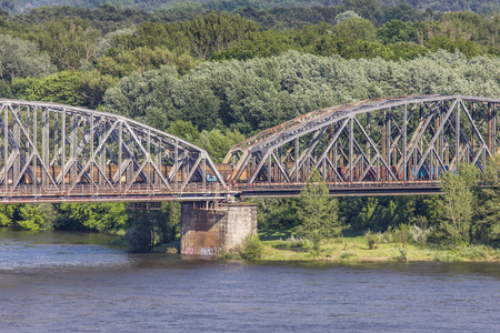 波兰托伦著名桁架维斯杜拉河大桥。运输