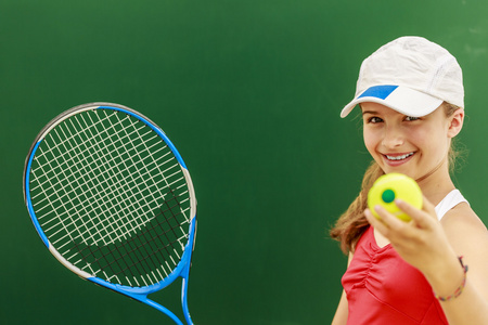 网球网球打得年轻漂亮的女孩
