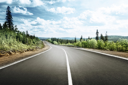 在山林的道路