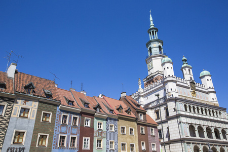 房屋和市政厅在旧市场广场，波兹南，波兰