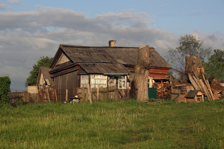 在农村可怜破旧小屋照片