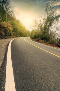 蜿蜒的道路背景中国