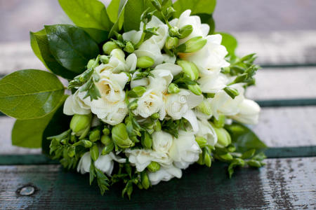 美丽的白色结婚花束