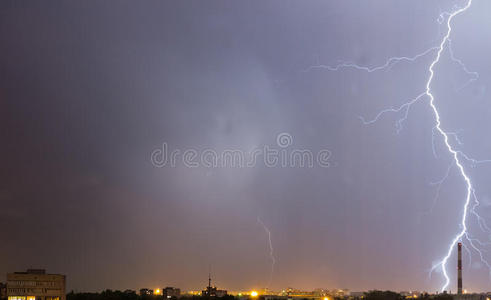 暴风雨的天空。