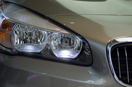 欧司朗汽车前照灯照片