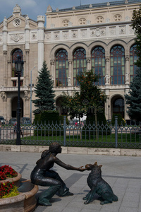 布达佩斯维加多音乐厅前的雕像