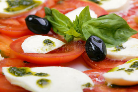 西红柿和马苏里拉干酪