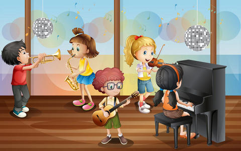 音乐班儿童与音乐照片