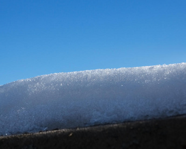 融雪遮蔽处