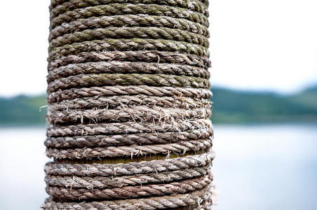 木头上的绳子