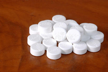 口服药物,扑热息痛500毫克,白色药丸.照片