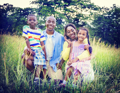 一个幸福的非洲家庭的肖像