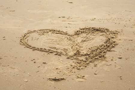 心在沙子中的形状