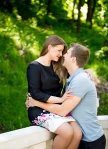 微笑的男朋友和女朋友图片