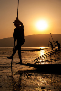 在缅甸茵莱湖渔民的生活