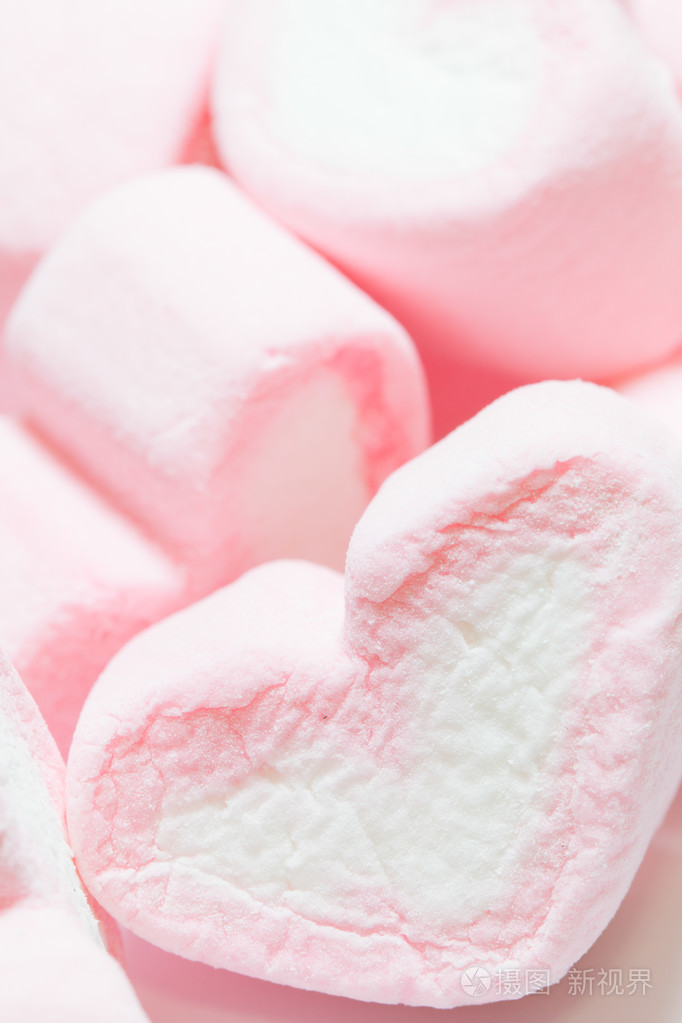 粉色棉花糖的心的形状