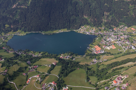 Flightseeing 旅游克恩顿州费尔德我看到湖 Brennsee 鸟瞰图