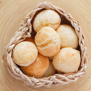 巴西小吃奶酪面包pao de queijo