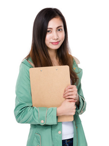 亚洲的年轻女子，穿着绿色外套