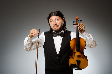 小提琴音乐概念中的男人