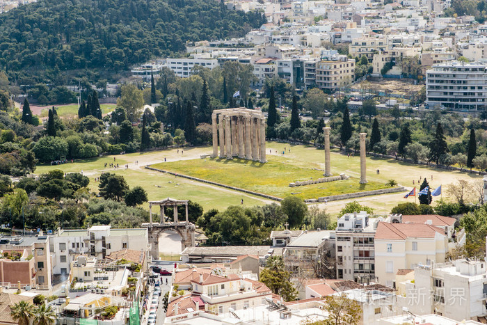 从雅典卫城看到的奥林匹亚宙斯神庙