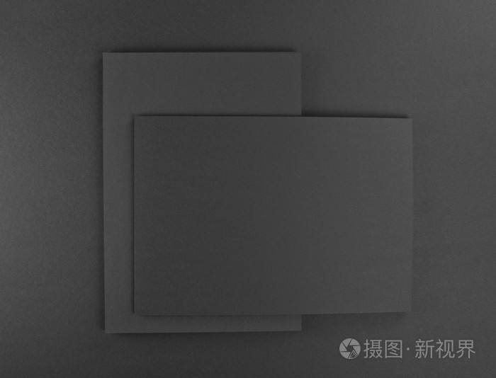 空白的传单海报上灰色来替换您的设计