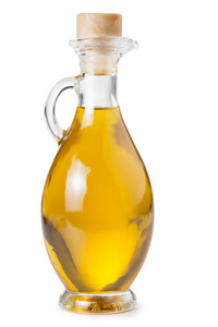 玻璃水瓶的橄榄油上白色孤立