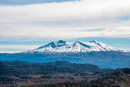 安第斯山脉南部的特罗纳多层状火山