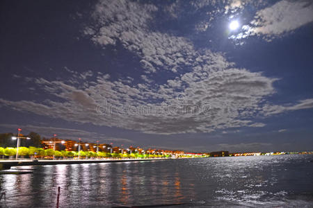 夜晚海图片