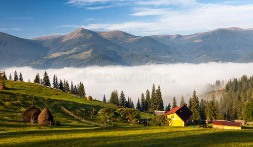 美丽的夏季山景