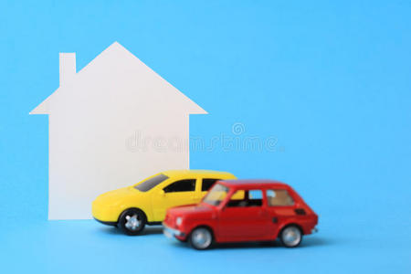小房子和微型汽车