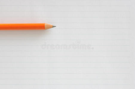纸上的铅笔