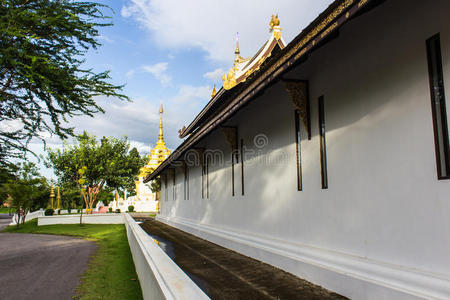 泰国寺庙中的塔式小礼拜堂