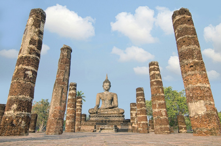 在素可泰历史公园，泰国玛哈泰寺大佛