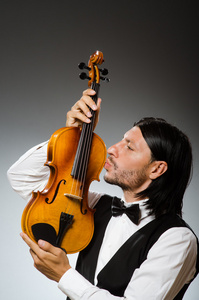 小提琴音乐概念中的男人