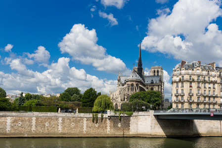 巴黎圣母院坝和塞纳河河