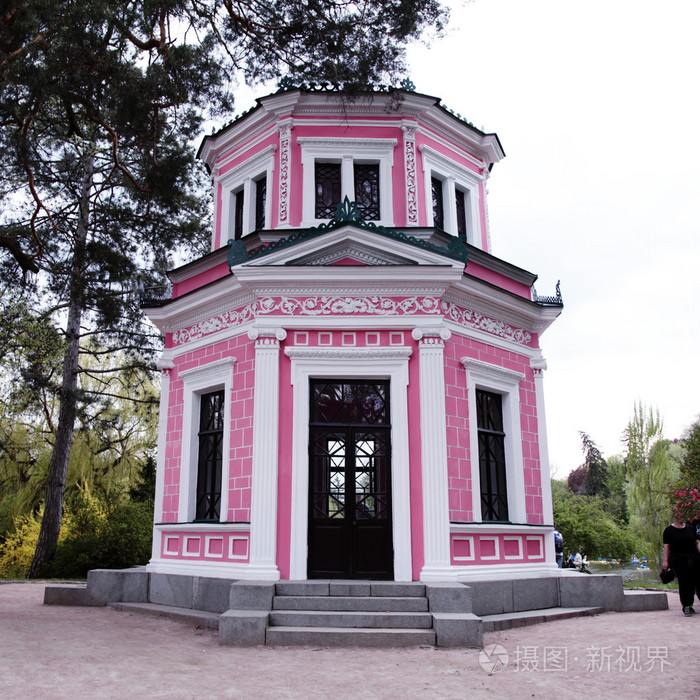 粉红色的房子，在 sofiyivsky 公园在乌克兰的乌曼