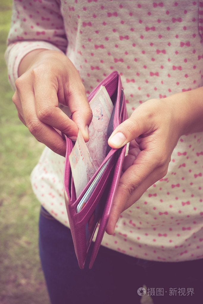 拿钱从钱包与滤波效果复古老式万科