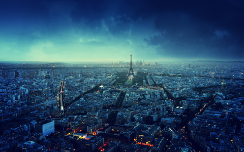 在日落时，法国的巴黎天际线