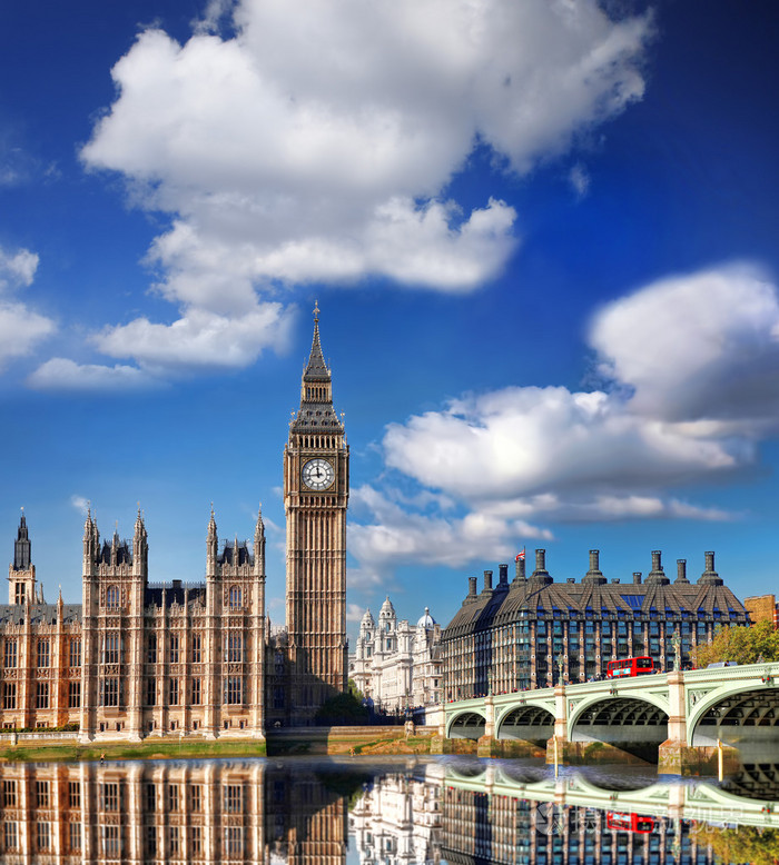 桥在英国伦敦的大笨钟