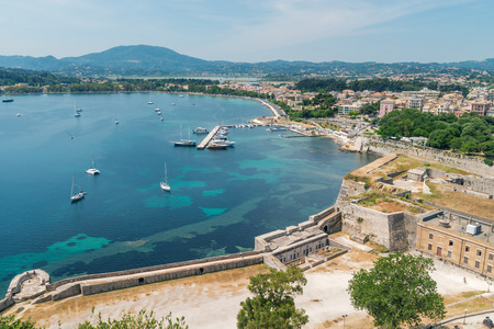 科孚岛城码头从旧堡垒的鸟瞰图