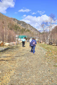 高加索地区。山谷矿泉