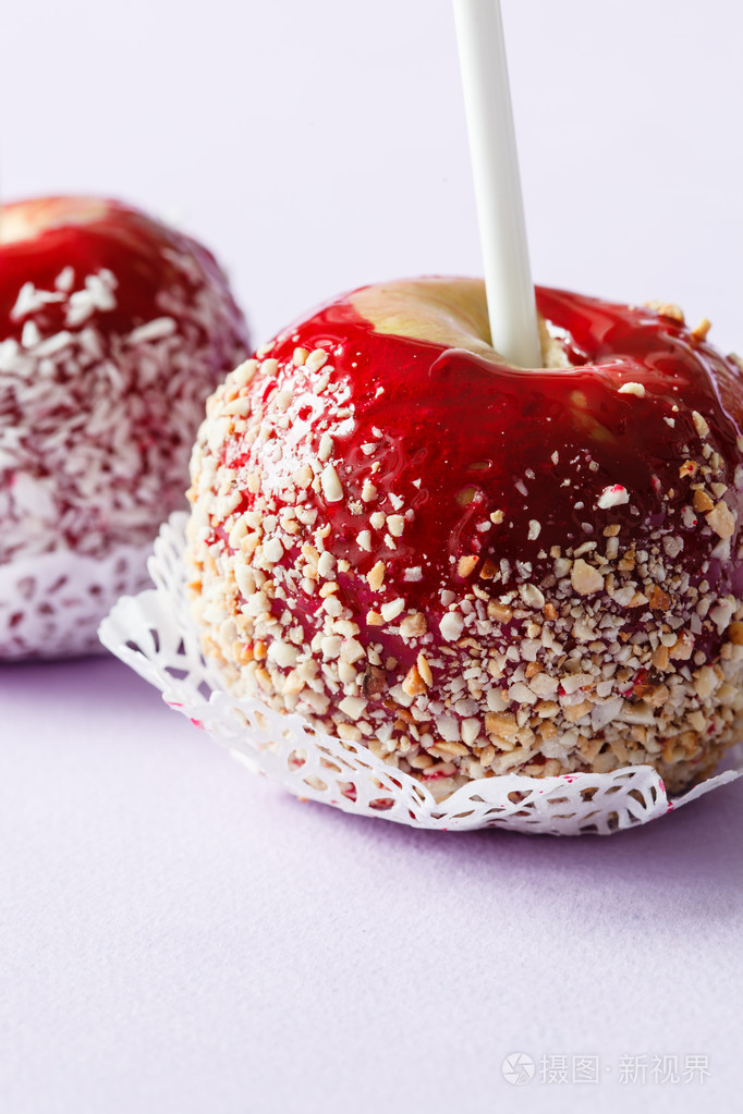 焦糖苹果在树枝上